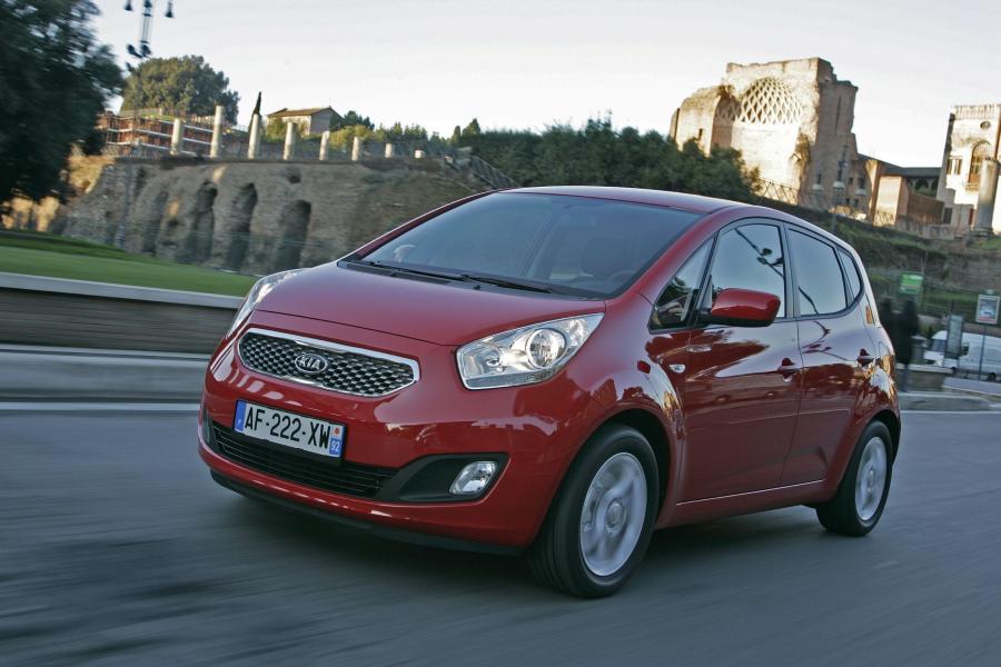  Kia Venga 2010 года  (фото 17 из 199)